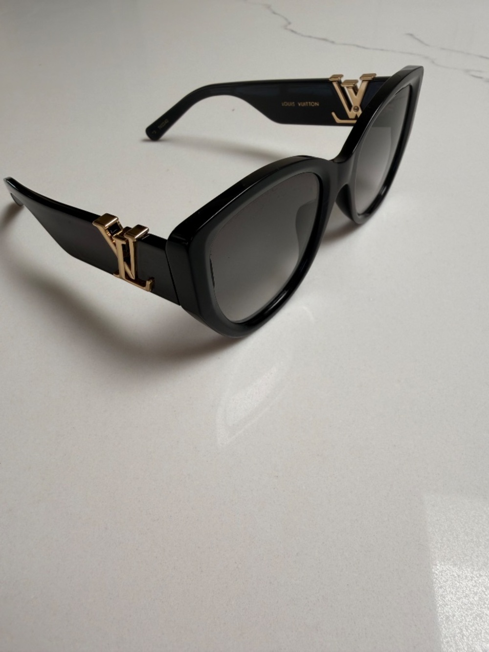 Oversized Louis Vuitton Sunglasses - Picture 2 of 7